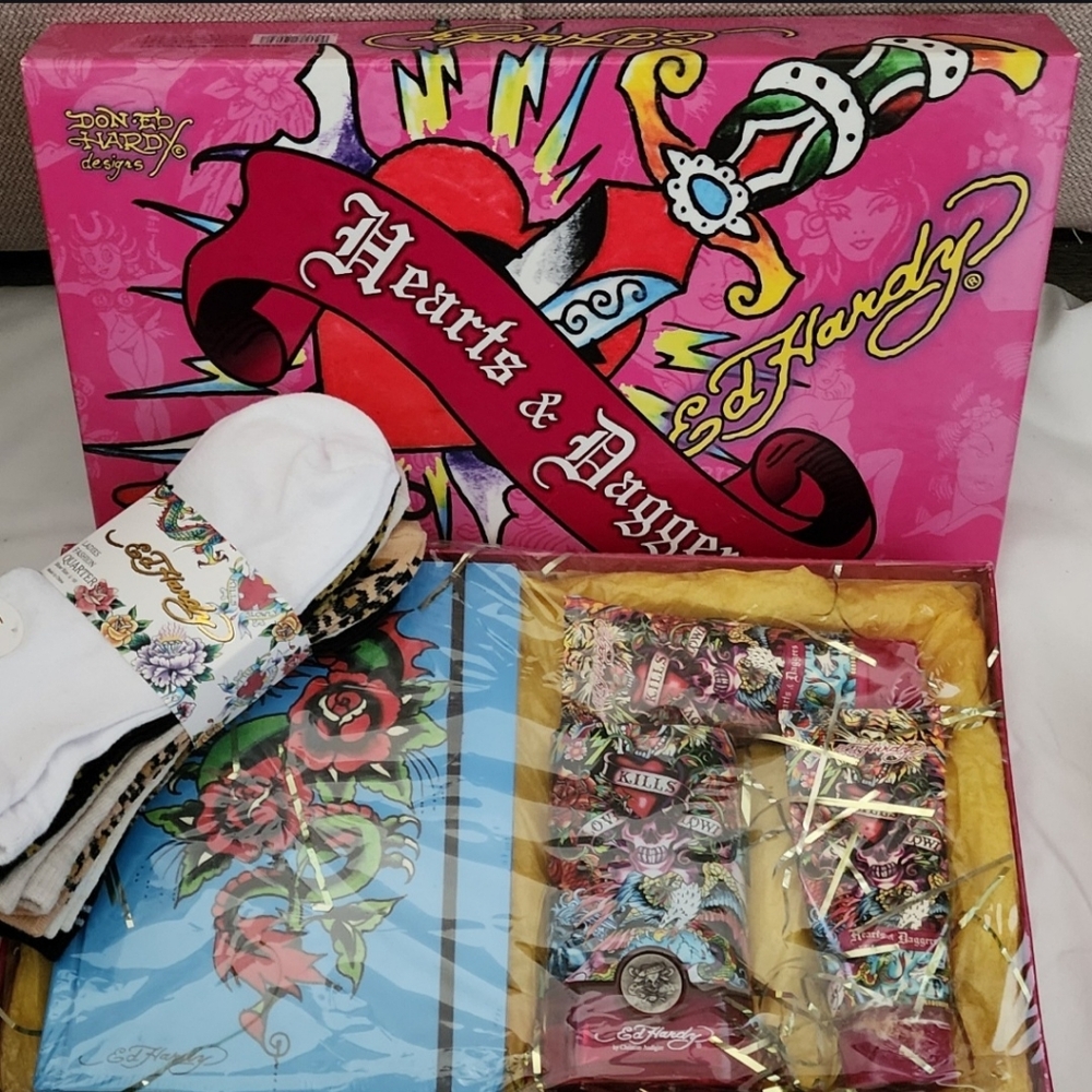 Ed Hardy Pink and Blue Gift Set